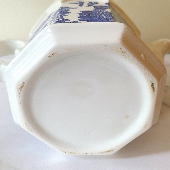 Unique Vintage Blue Willow Style Teapot - Picture 5 of 6